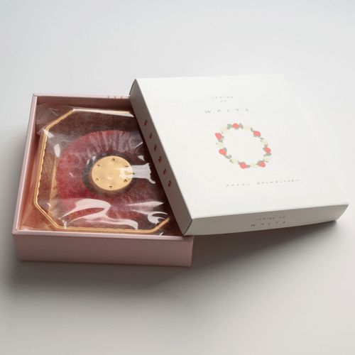 4582580111032



風美庵
苺のワルツ あまおうバームクーヘン1個入り×18箱