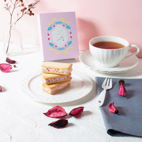 4582580112343



風美庵
苺のワルツ プチ缶バターサンド3個入×60缶