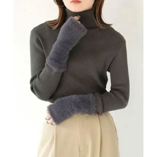 三澤
vingtrois タートルネックシャギー切替