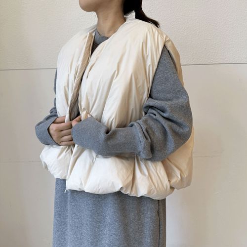 マキレディ
バルーンシルエット ダウンベスト