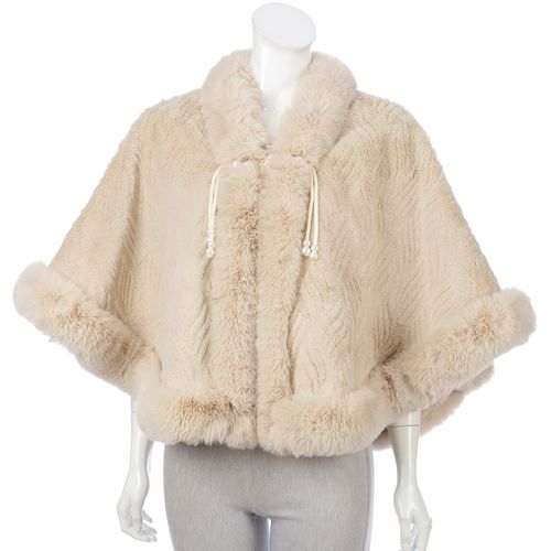 チャーミング
フェイクファーポンチョ