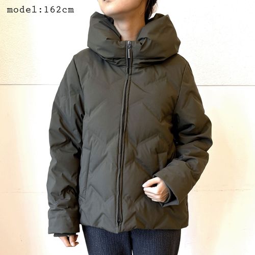 マキレディ
テフロン加工シームレスダウンジャケット