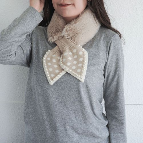 サンモト
ビジュー付きニット＆ファードットティペット