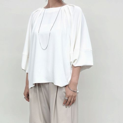 ブルーベル
NUS タックデザインボリュームブラウス