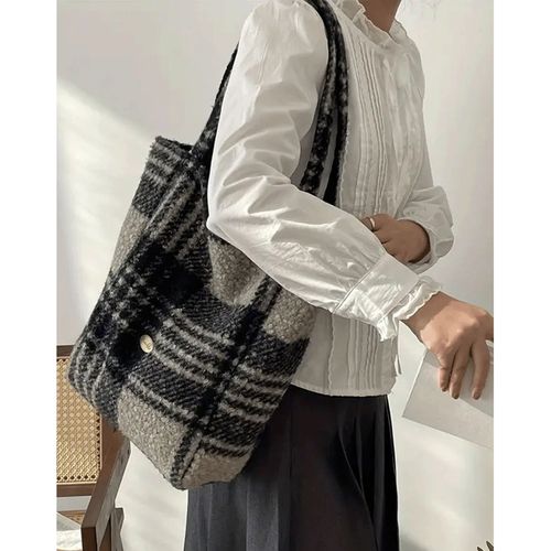 ＣＪ・Ｋｅｎｗａ　Ｉｎｔｅｒｎａｔｉｏｎａｌ
柄物ボアトートバッグ