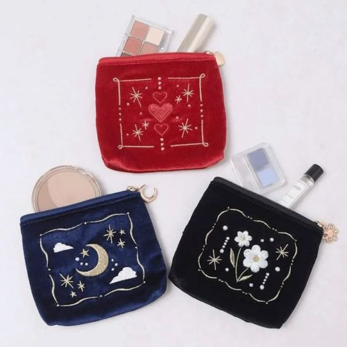 4573608918320







フラワーリング
ベロア＆ラメ フラットポーチ（ティッシュポーチ）