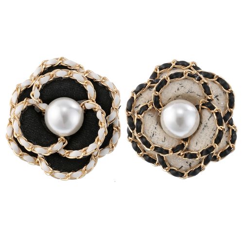 ジェノバ
花ブローチ