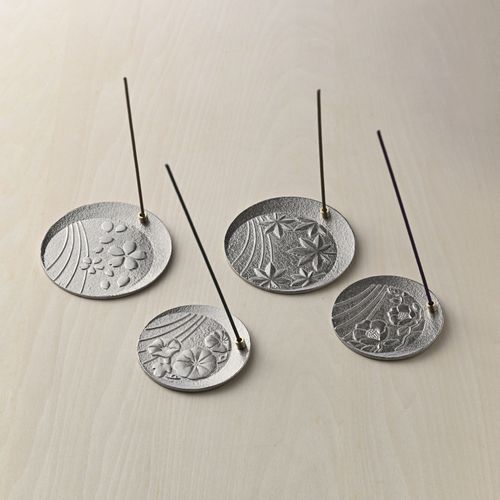 4560399737704







ナガエプリュス
銀雅堂季節の香立て大