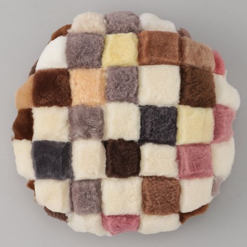 655-R 38R MIX



日本ムートン
スクラップモザイク円形ムートンクッション