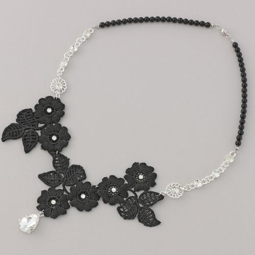 ジェノバ
花刺繍ビジューネックレス