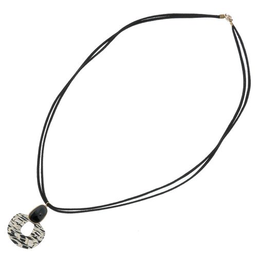 ジェノバ
モノトーン紐ネックレス