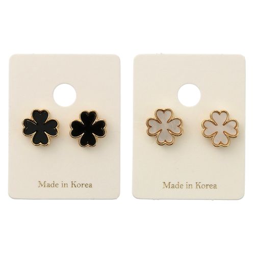 伸美
クローバーピアス