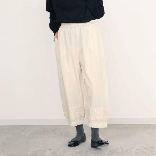 オーブ
オーブ m．n 綿麻レース切替裾しぼりパンツ