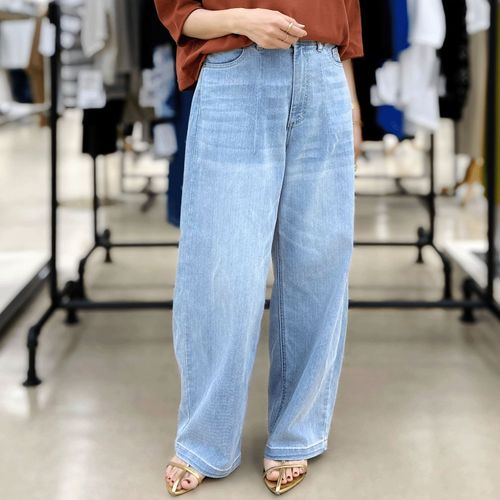 アパレルアイ
JEUNE ET JOYEUX TCストレッチ デニムカーヴィーパンツ