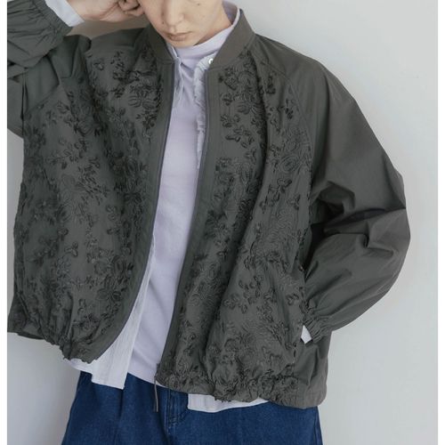 4582603511696







ノースオブジェクト東京
LILASIC フラワーエンブロイダリーブルゾン