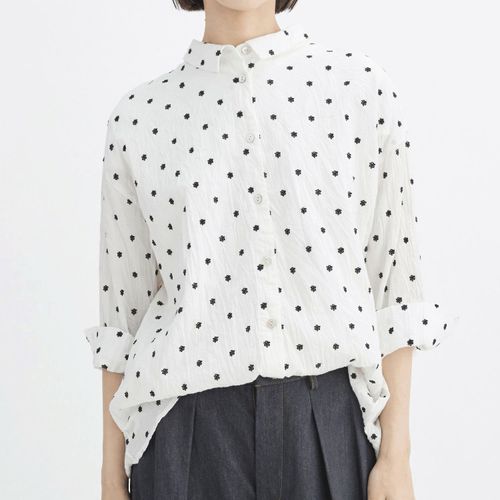 イコール
T．Tutie 綿刺繍キャッチワッシャーシャツ