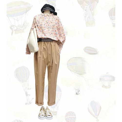 モードラサ
イヌと船柄ブラウス