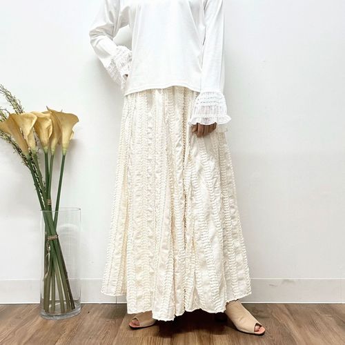 クリーク
MONiLE フリルストライプフレアースカート