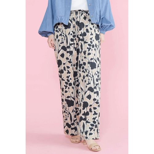 ピースフルベーシス
trois フラワープリントパンツ