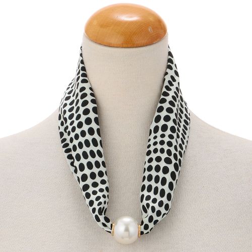 サード　コレクション
パールマグネット付きスカーフ