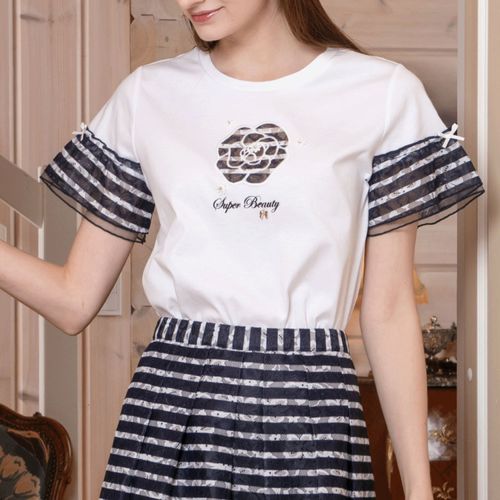 ジェイシーインターナショナル
Super Beauty 胸元花刺しゅう袖ボーダー柄フリルTシャツ