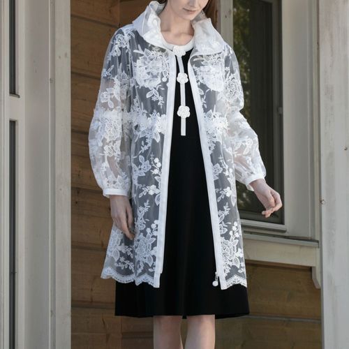 ジェイシーインターナショナル
Super Beauty 花レース×刺しゅう透かし素材コート