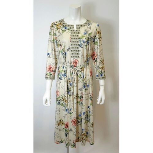 ジェイシーインターナショナル
Super Beauty 胸元スリット入り多色使いジャージ素材七分袖ワンピース