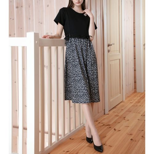 ジェイシーインターナショナル
Super Beauty ウェストレース使い水玉切替ワンピース