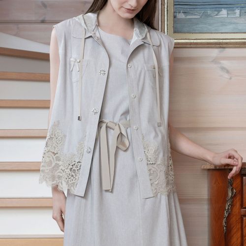 ジェイシーインターナショナル
Super Beauty 裾レース切替転写素材フード着脱式ベスト