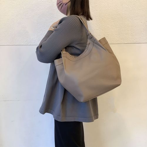 キューズ
BEAURE オーバーロックバルーントートバッグ