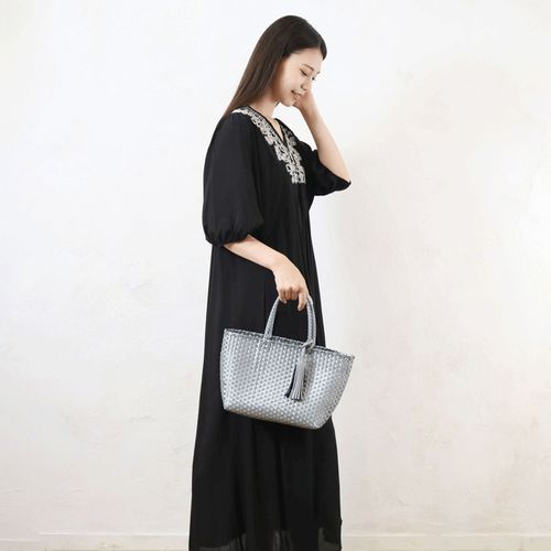 4550521103101







センバドー
タッセル付メルカドバッグ