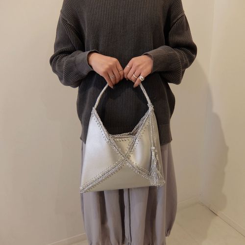 井野屋
メタリックトライアングル型ワンショルダーバッグ