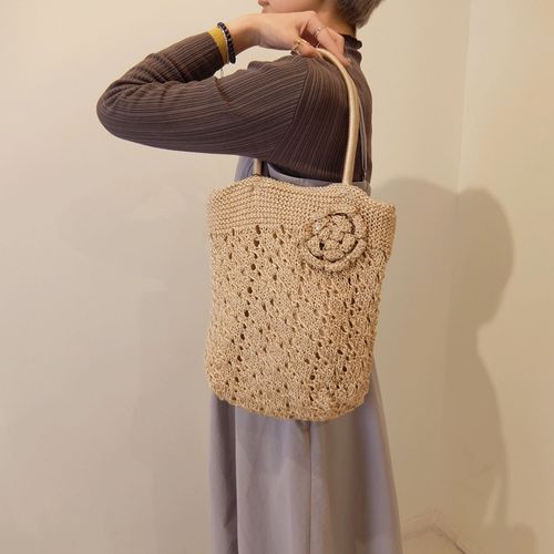 井野屋
フラワーモチーフ付きレーヨン縦型トートバッグ