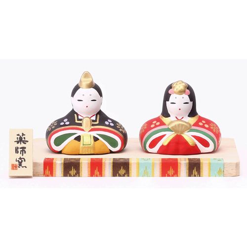 4533806326648



2664



中外陶園
錦彩花かざり雛