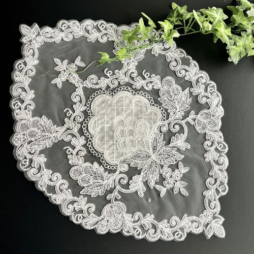 12121DL



ヴィヴィアン
ドイリー