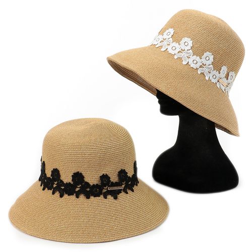 サード　コレクション
つば広レースぺーぱーハット