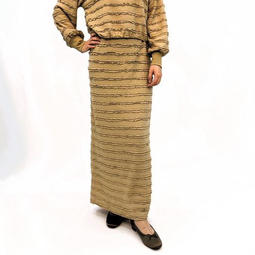 外与
シャーリングフリルスカート