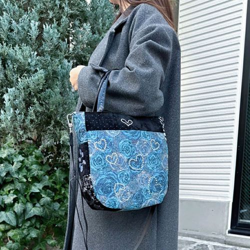 はちや
Think Bee！ ネバーエンディングブルーローズバッグ