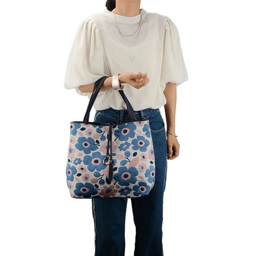 ラルジュ
北欧花柄金具付トートバッグ