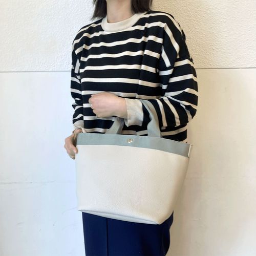 4573312280553







アンビリオン
cachecache シュリンク船型2WAYトートバッグ