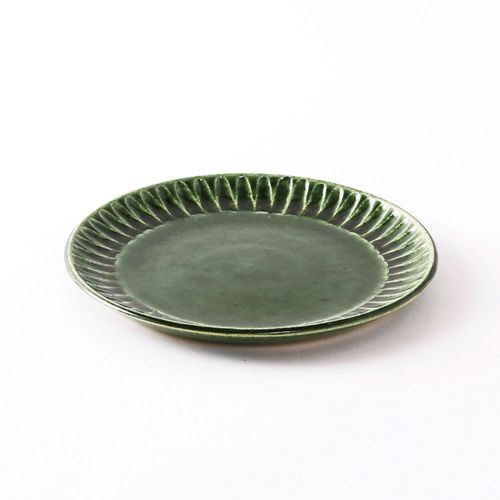 SN-01



不動窯
織部しのぎ17．5cm皿