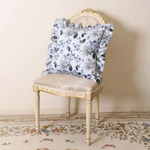 4544070132101







るいす
ルドゥーテ ブルーローズ クッション（中材入り）