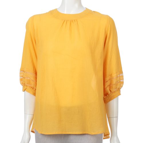 外与
強撚綿レース使いプルオーバー