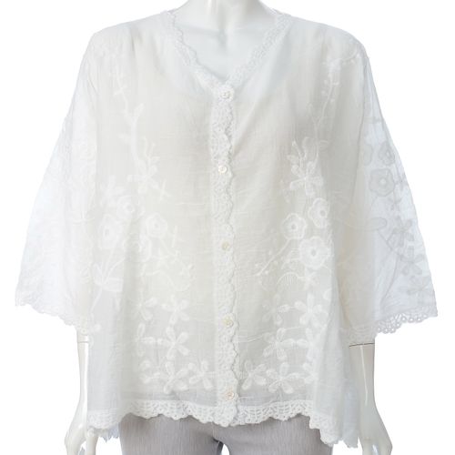 山本定
かぎ針刺繍ブラウス