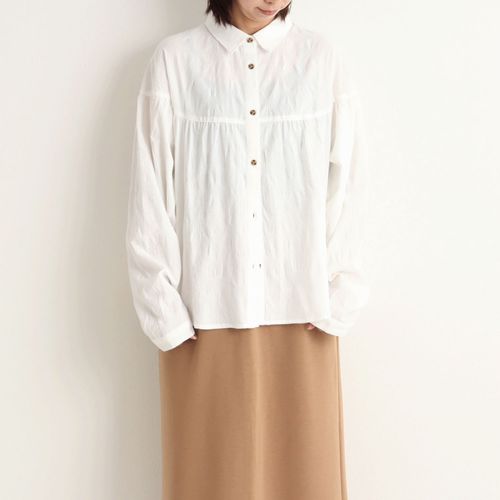 オンアンドオン
le colis ランダムドットジャカード切替シャツ