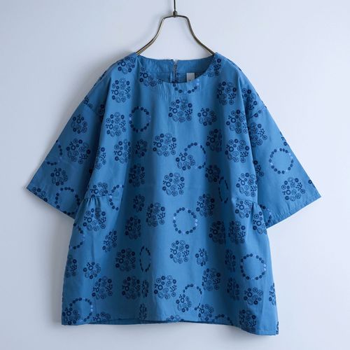 ドライブ
Emago 花ドット刺繍ブラウス