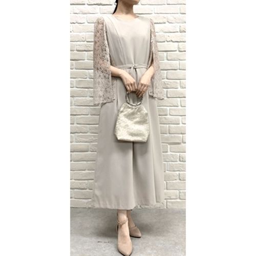 ホワイトジョーラ
Replete レース袖ワンピース