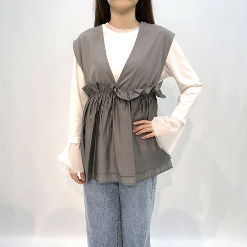 シシエス
ペプラムシアー切替ベスト