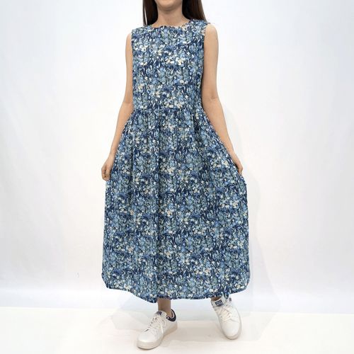 シシエス
塩縮花柄ノースリワンピース