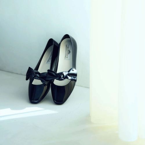 シックスティフォー
TEMPERATE ELSIE リボンパンプス